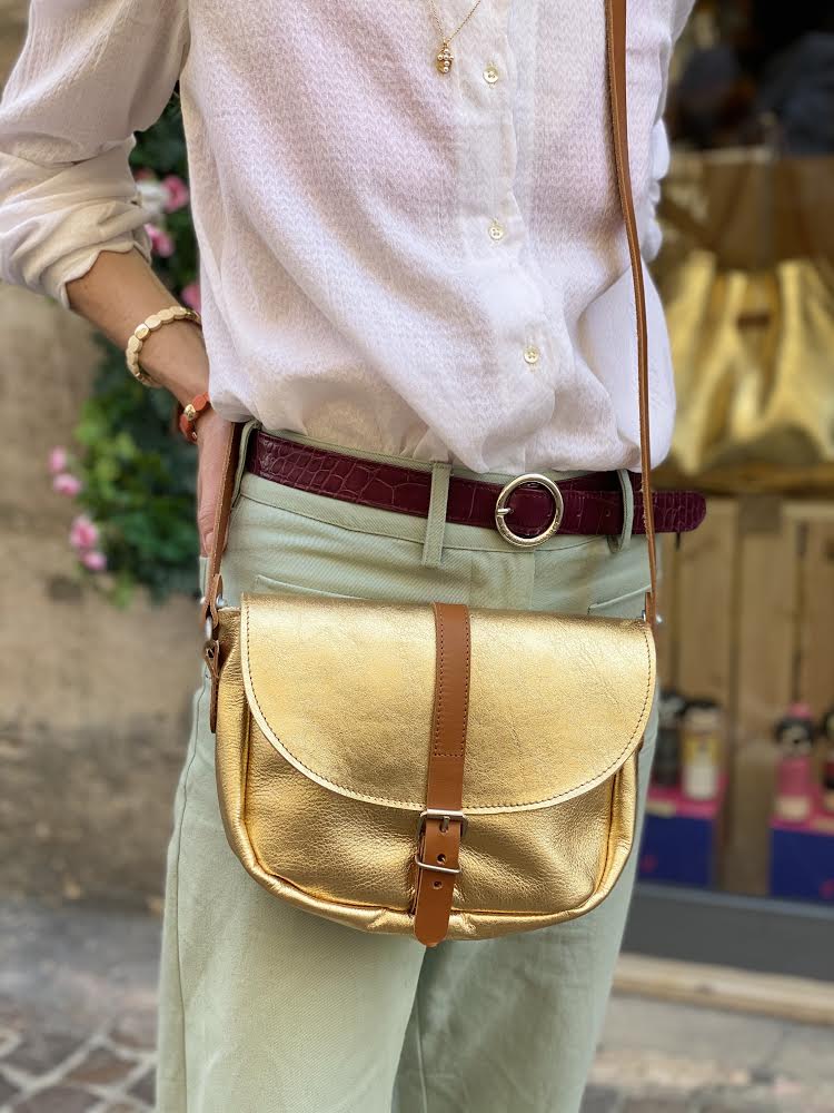 Sac bandoulière en cuir doré par Estellon disponible sur sacha et jeanne à bourg en bresse