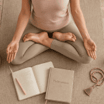 padmasana position femme assise tapis yoga
