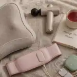 appareil de massage pour le dos sur plaid avec accessoires