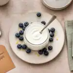 C est quoi le skyr ? Pot de skyr nature islandais aux myrtilles