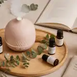 diffuseur humidificateur huile essentielle céramique sur plateau bois