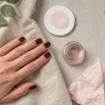 Comment retirer du vernis sans dissolvant avec alcool à 90° et citron