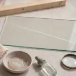 Enlever rayure profonde verre : test à l’ongle et polissage sur vitre rayée