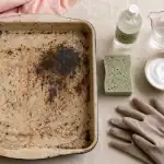Nettoyer plaque four très sale : bicarbonate, savon noir ou dégraissant, émail encrassé