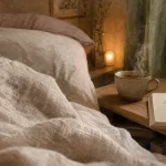 Transpirer la nuit signification spirituelle : draps humides près d’un oreiller à 2h30
